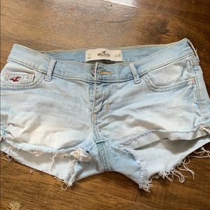 Hollister size 1 Jean shorts.